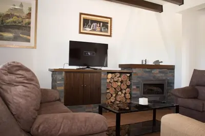 Una televisión o centro de entretenimiento en Mirador del Sotillo