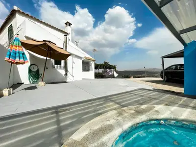 Piscina en o cerca de Cortijo La Viñolilla en zona rural (Montefrío)
