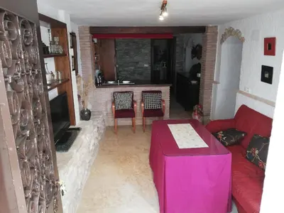Una televisión o centro de entretenimiento en La casa de Tento