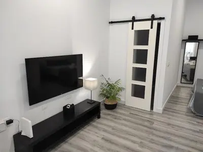 Una televisión o centro de entretenimiento en APARTAMENTO TURISTICO LYRA BAENA