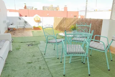 Un patio o zona al aire libre en HomeySeville-Duplex con Terraza Santa Cruz 5 pax, Parking Optional