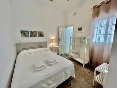 Cama o camas de una habitación en Acogedor apt 8pax 4Bdr 2Bth - CozyHomeSevilla1