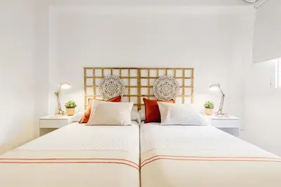 Cama o camas de una habitación en AvantiStays Santa Cruz, a 500m de Catedral, puro confort