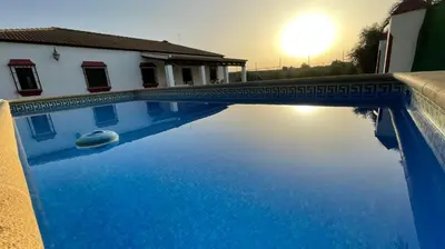 Piscina en o cerca de Casa Manolín