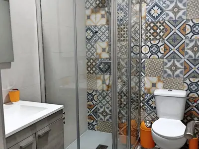 Un baño de Modernos Apartamentos en Ciudad Jardín Córdoba
