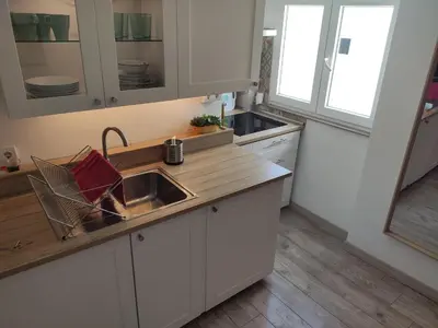 Una cocina o zona de cocina en Luminoso y acogedor apartamento junto a la Macarena de Sevilla