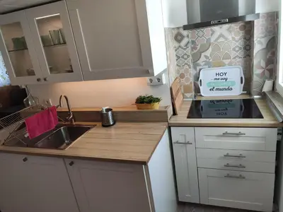 Una cocina o zona de cocina en Luminoso y acogedor apartamento junto a la Macarena de Sevilla