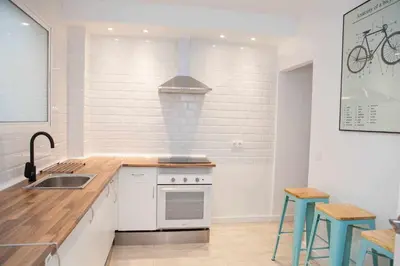 Una cocina o zona de cocina en ISG Apartments Alhóndiga- Piscina Casco Antiguo Free Parking