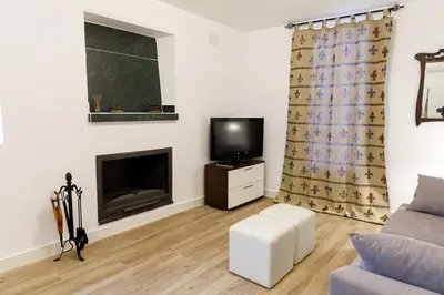 Una televisión o centro de entretenimiento en Alojamiento Rural Casa Triana