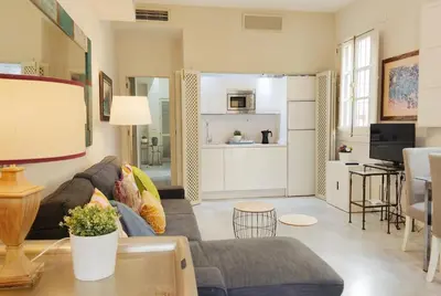 Una cocina o zona de cocina en HomeySeville-Bright Apartment at Santa Cruz 4 pax, Parking Optional