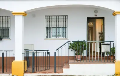 Fachada o entrada de 3 Bedroom Cozy Home In La Algaba