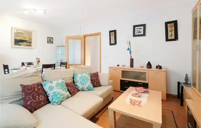 Zona de estar de 3 Bedroom Cozy Home In La Algaba