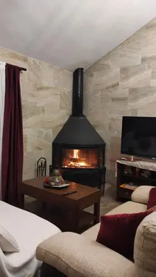 Una televisión o centro de entretenimiento en Casa rural La Pradera