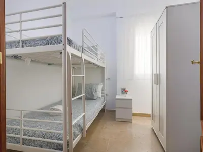 Cama o camas de una habitación en Alcalá del rio! bajo B