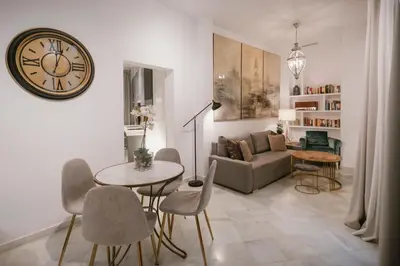 Zona de estar de Tú casa con patio en La Alameda