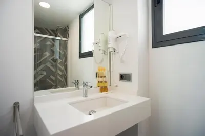 Un baño de EM21 Apartamentos