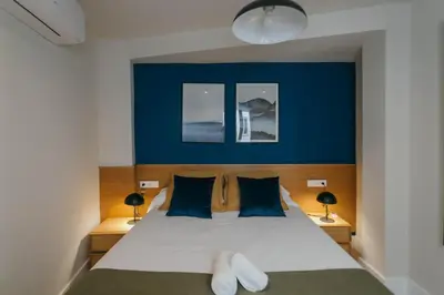 Cama o camas de una habitación en Elegant y luminoso- 2Bd 2Bth- Center