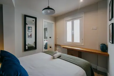 Cama o camas de una habitación en Elegant y luminoso- 2Bd 2Bth- Center