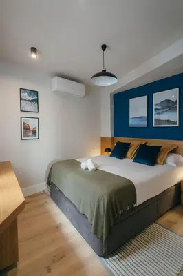 Cama o camas de una habitación en Elegant y luminoso- 2Bd 2Bth- Center