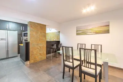 Una cocina o zona de cocina en Alhondiga Oasis Suite by Valcambre