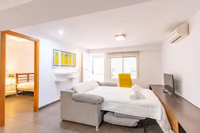 Cama o camas de una habitación en Alhondiga Oasis Suite by Valcambre