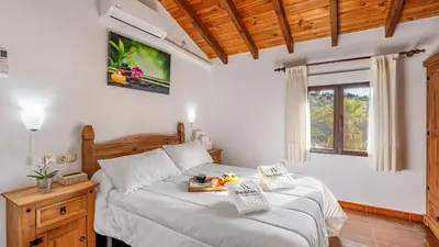 Cama o camas de una habitación en Iratxe Montefrío by Ruralidays