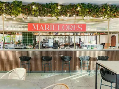 Un restaurante o sitio para comer en Ibis Styles Sevilla City Santa Justa