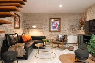 Zona de estar de Unika Homes Hombre de Piedra
