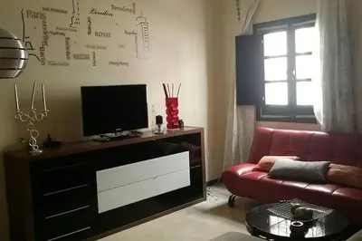 Una televisión o centro de entretenimiento en Guadalquivir Alameda de Hércules. Centro Histórico
