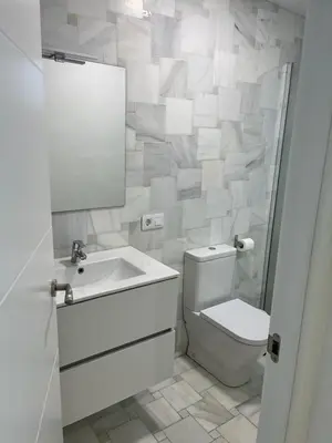 Un baño de Alameda Corner