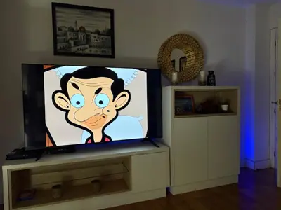 Una televisión o centro de entretenimiento en Apartamento en Luis Montoto, Nervión. Céntrico