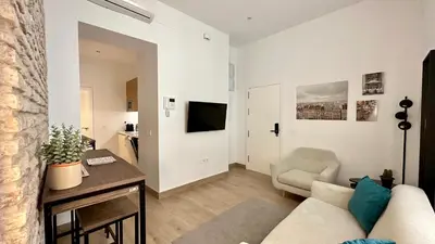 Una televisión o centro de entretenimiento en Mata Mua Suites