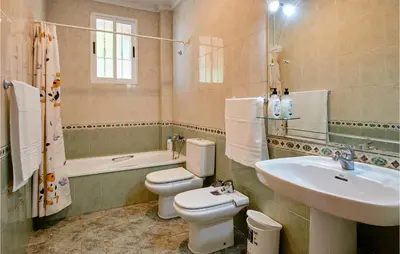 Un baño de Cozy Home In Doña Mencía With Wifi
