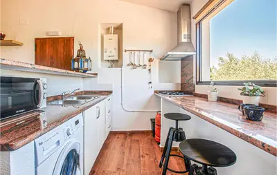 Una cocina o zona de cocina en Awesome Home In Constantina With Wifi