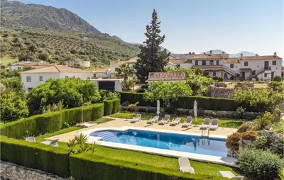 Piscina en o cerca de 1 Bedroom Awesome Apartment In Mondron