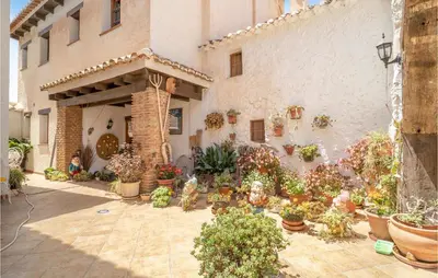 Jardín al aire libre en 1 Bedroom Amazing Apartment In Periana