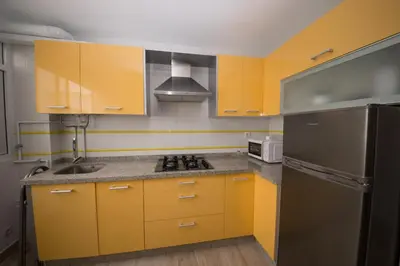 Una cocina o zona de cocina en Luminoso piso junto al Mercado de Feria