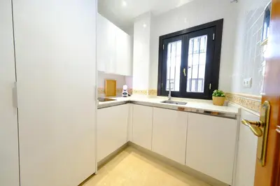 Una cocina o zona de cocina en Patio Rialto Apartment