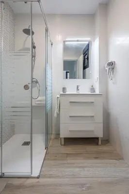 Un baño de Family suit principal encantos de Sevilla
