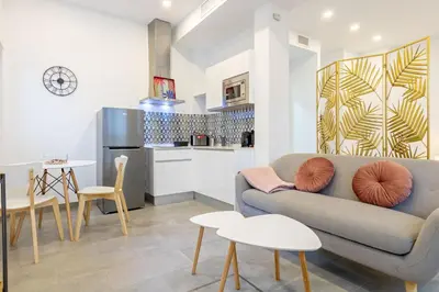 Una cocina o zona de cocina en Nine O´Clock Castellar by Valcambre
