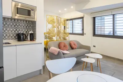 Una cocina o zona de cocina en Nine O´Clock Castellar by Valcambre