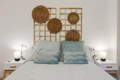 Cama o camas de una habitación en AvantiStays La Judería, vive Sevilla con los cinco sentidos