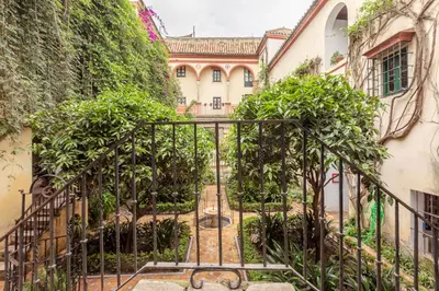 Jardín al aire libre en AvantiStays La Judería, vive Sevilla con los cinco sentidos