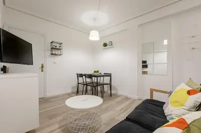 Una televisión o centro de entretenimiento en AvantiStays La Judería, vive Sevilla con los cinco sentidos