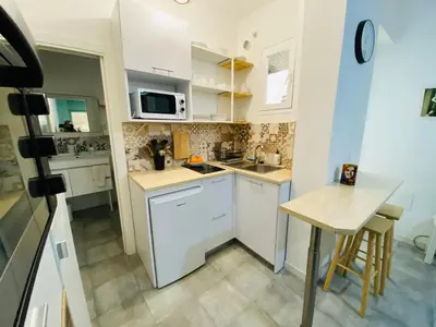 Una cocina o zona de cocina en Apartamento San Eloy con Patio Privado