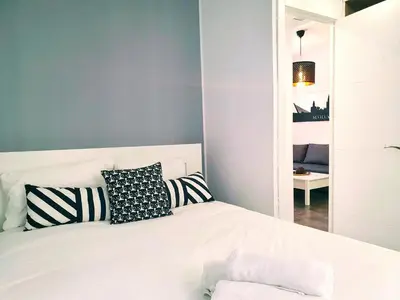 Cama o camas de una habitación en Recien renovado junto a Santa Justa y el centro