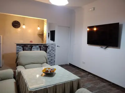 Una televisión o centro de entretenimiento en Mi Rinconcito