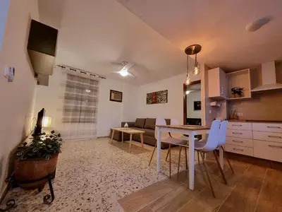 Una cocina o zona de cocina en Vivienda Turística en Típico Patio Cordobés San Basilio