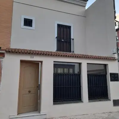 CASA INDEPENDIENTE EN NERVION JUNTO A PARADA DEL METRO