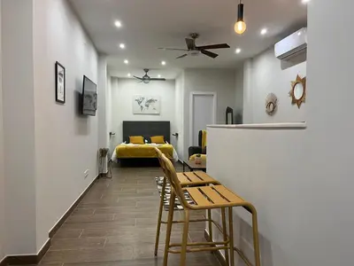 Una televisión o centro de entretenimiento en Acogedor apartamento en la Buhaira